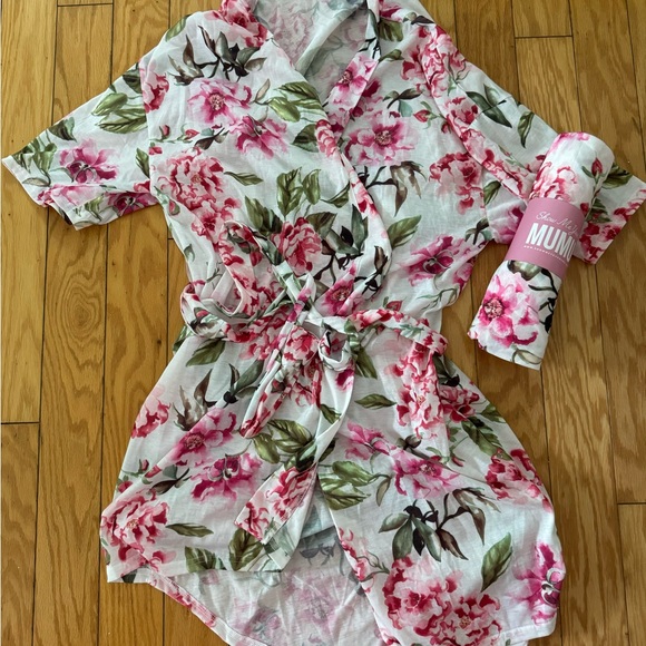 Multiple Show me your mumu floral robes - Picture 3 of 5